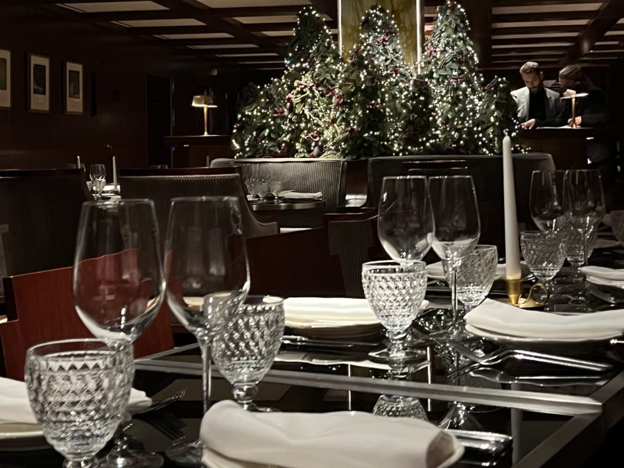 Salle de restaurant de l'Hôtel des Grands Voyageurs à Paris 6ème