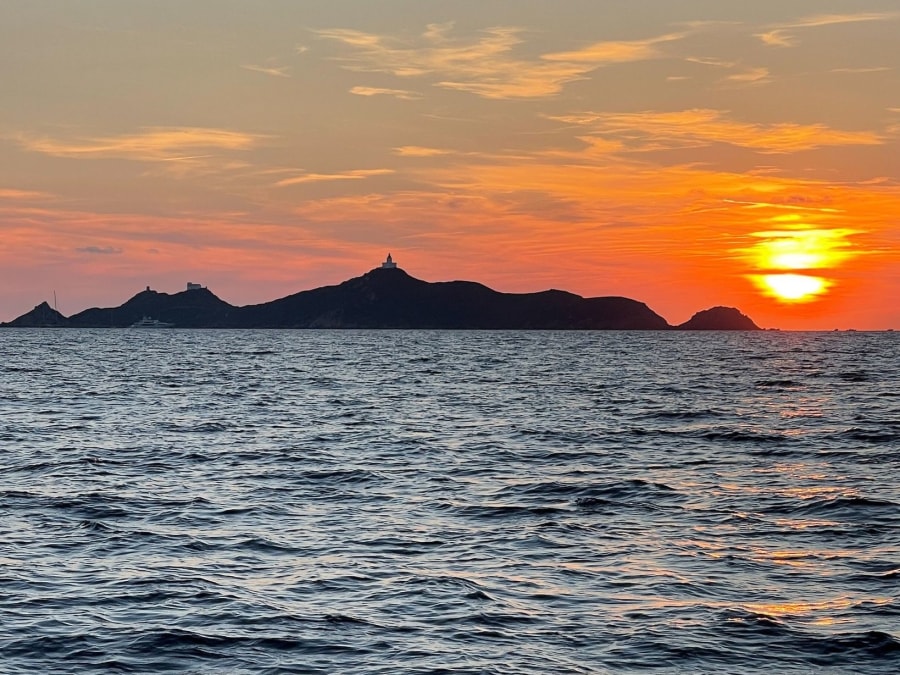 Coucher de soleil aux sanguinaires en bateau depuis Ajaccio
