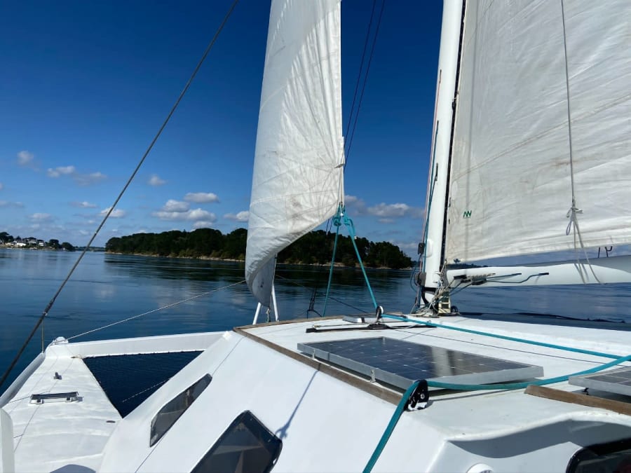 Excursión de un día en catamarán a la isla de Groix desde Larmor