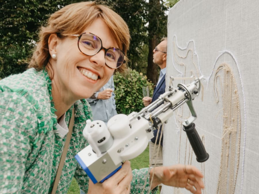 Team Building Animation Tufting Live