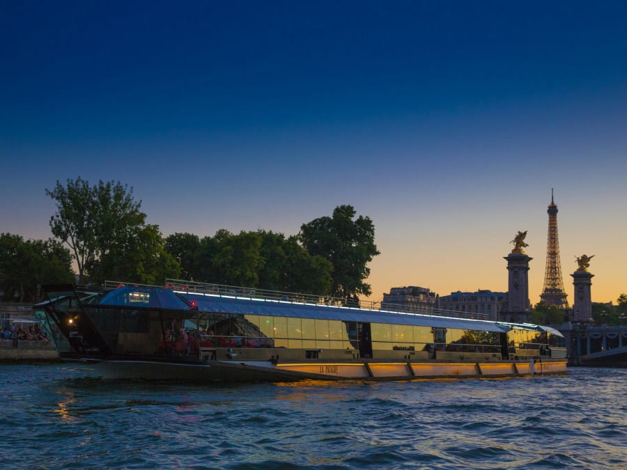 Dîner croisière et musique sur les Bateaux-Mouches à Paris