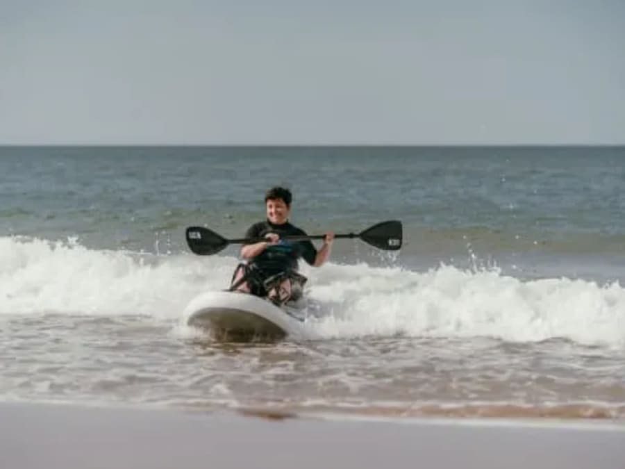 Iniciación al kayak-surf en la playa de Veillon (85)