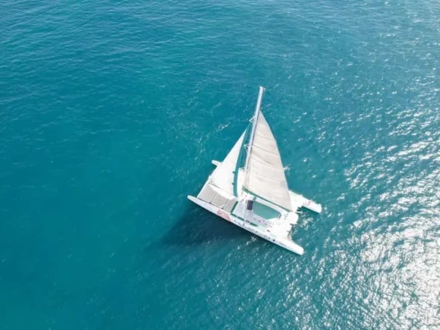 Excursión en catamarán con baño y paella con salida desde Valencia