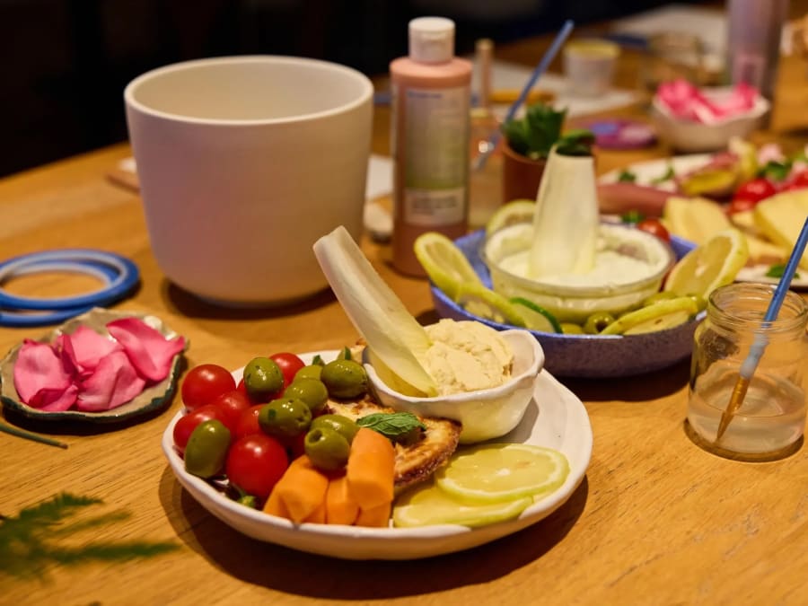 Apéro & peinture sur céramique à Paris 10ème