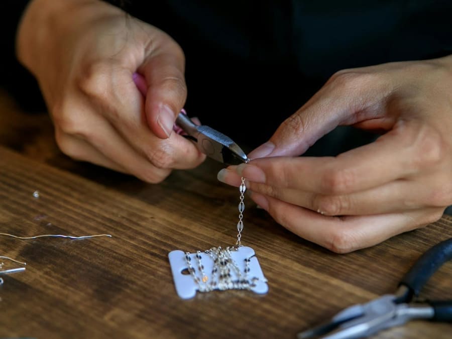 Atelier Fabrication de bijoux et apéro à Fabrègues (34)