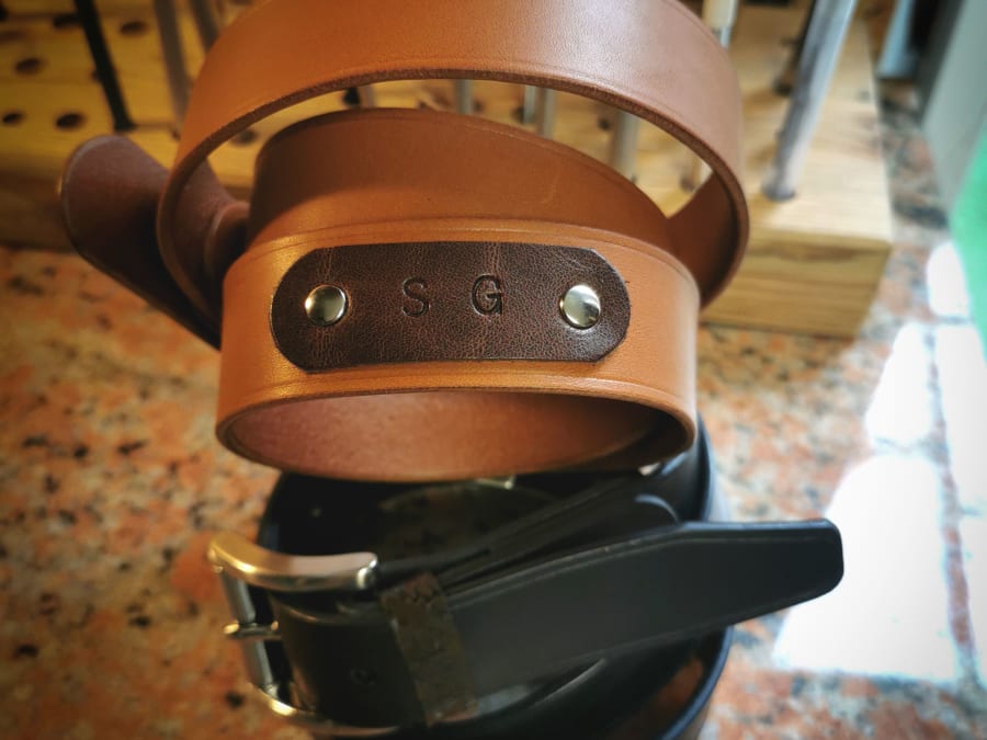 Taller de cinturones de cuero en Montjean-sur-Loire