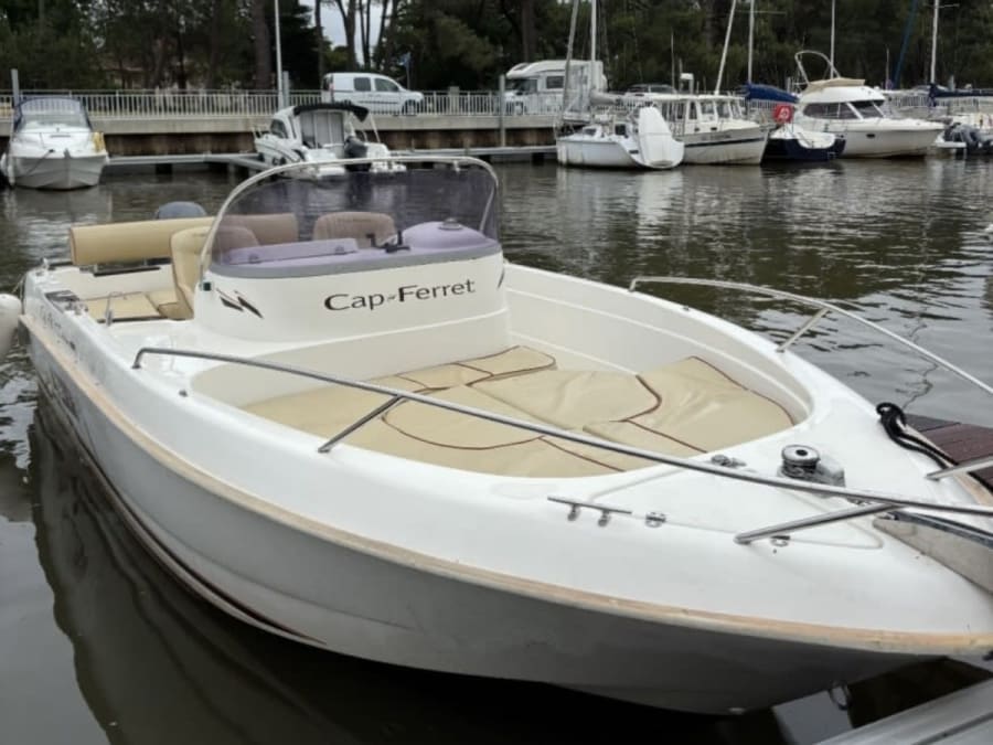 Boat rental for 8 people in Lège-Cap-Ferret (33)