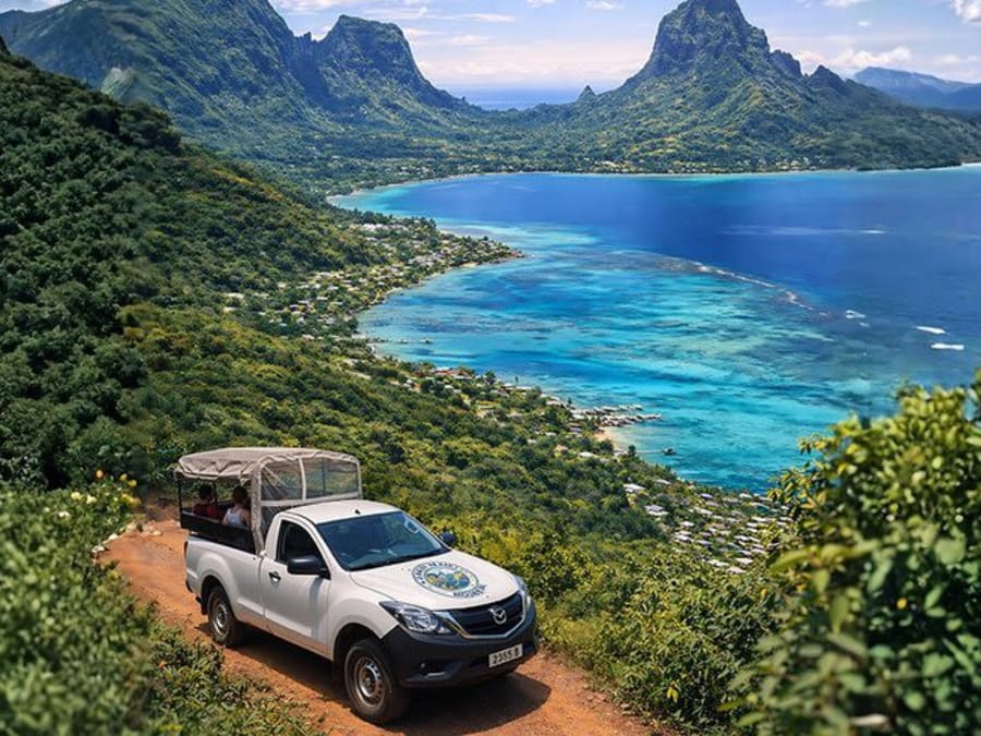 Tour privé de Moorea en 4x4 Montagne Magique, champs d’ananas & Belvédère