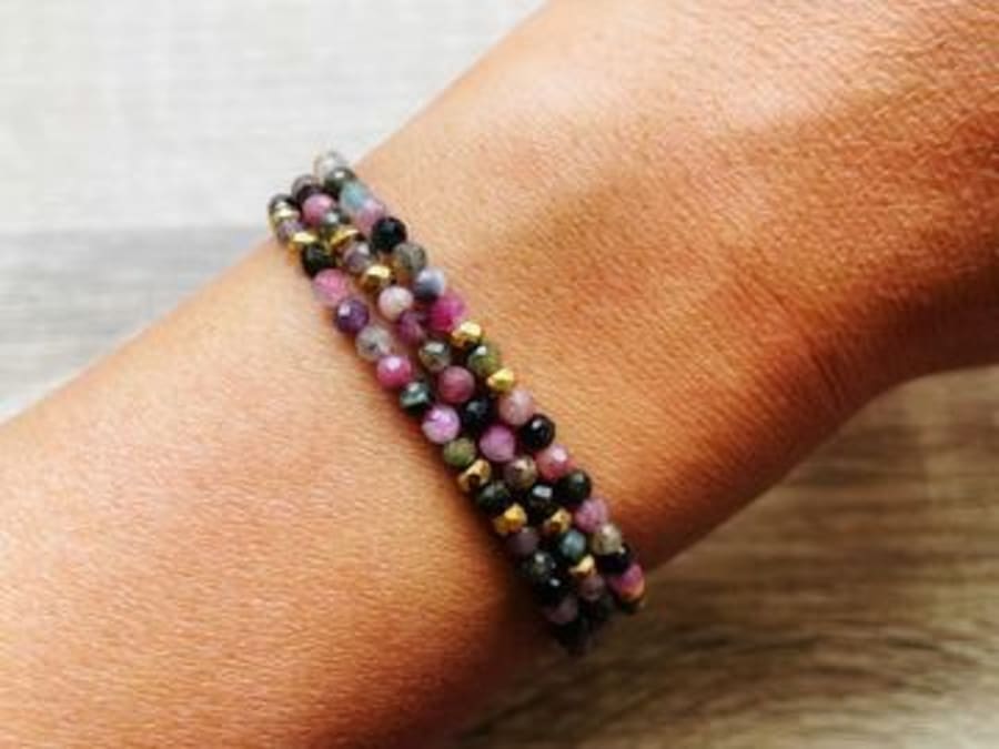 Natural stone jewelry workshop in Issy-les-Moulineaux