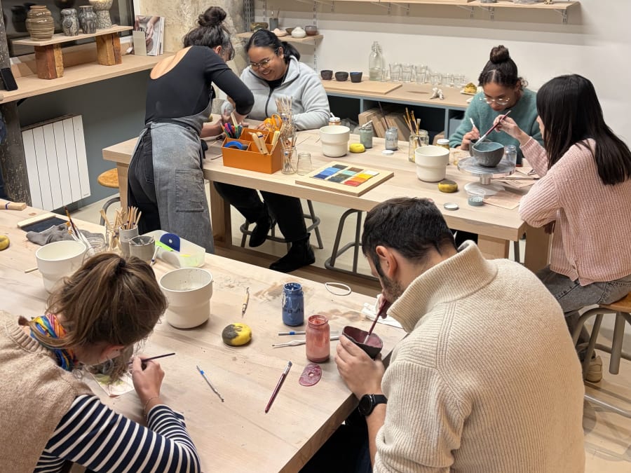 Team building atelier poterie céramique à Paris 9ème