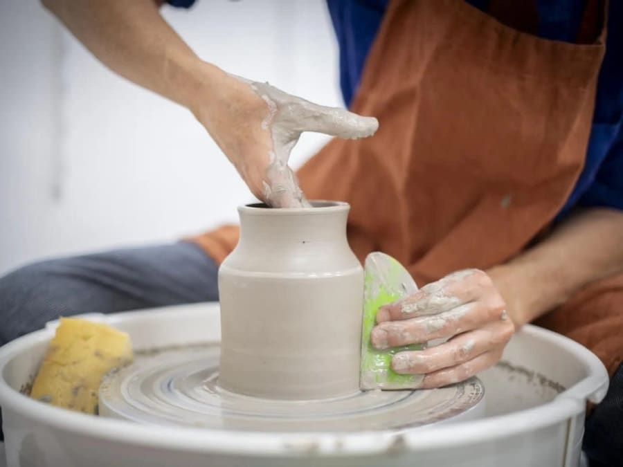 Introduction to the potter's wheel in the 18th arrondissement of