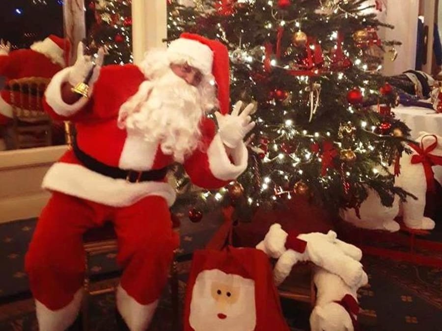 Animation Arbre De Noel En Entreprise Dans Le Sud Est Funbooker