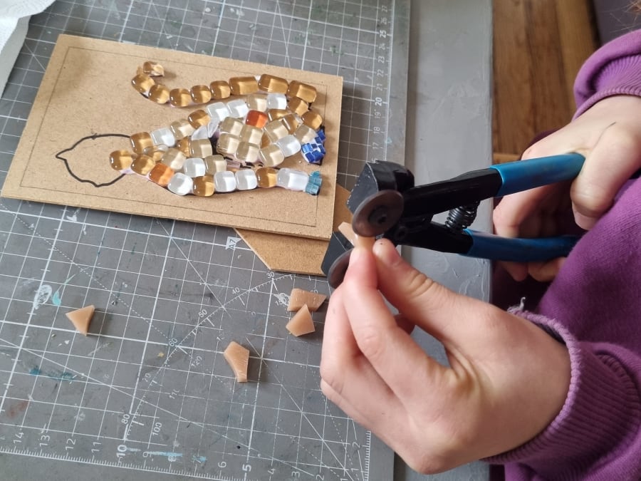 Parent / child mosaic workshop in Loubieng (64)