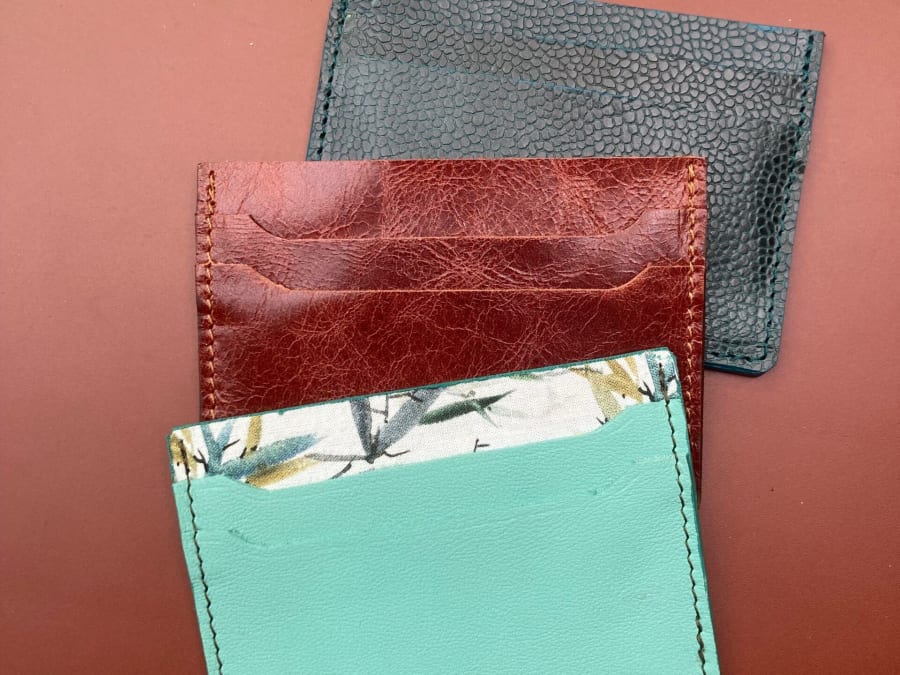 Atelier création porte cartes en cuir près de Toulouse (31)