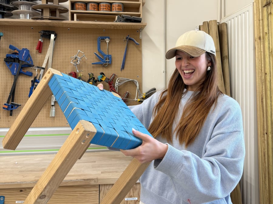 Taller de taburetes tejidos en el distrito 18 de París