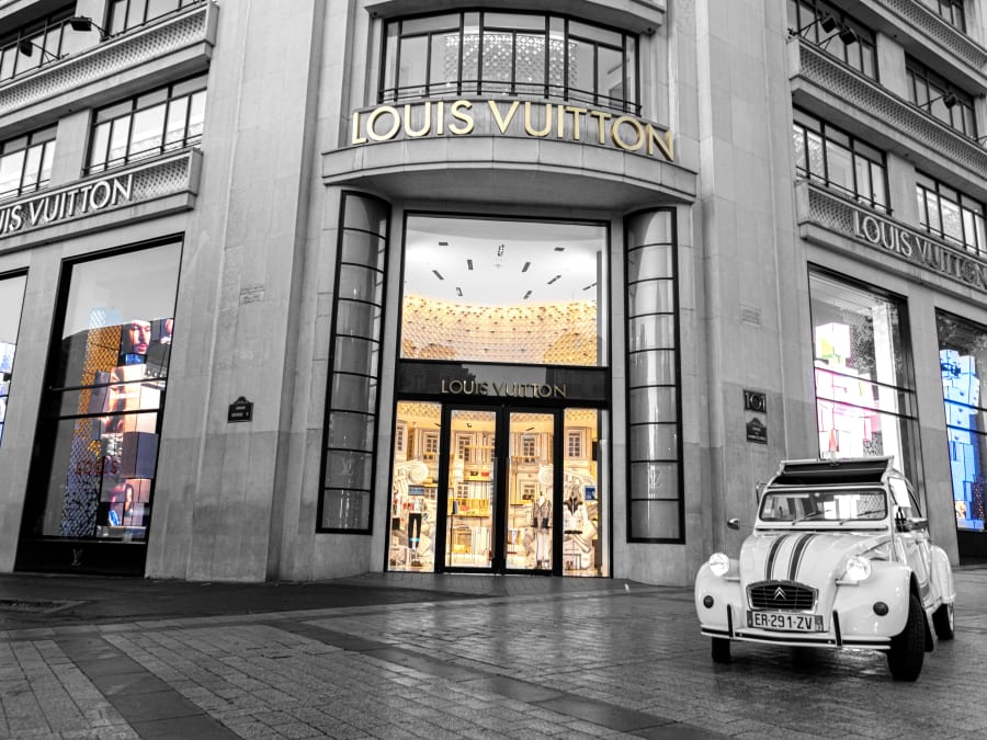 2CV ride through the streets of Paris (75)