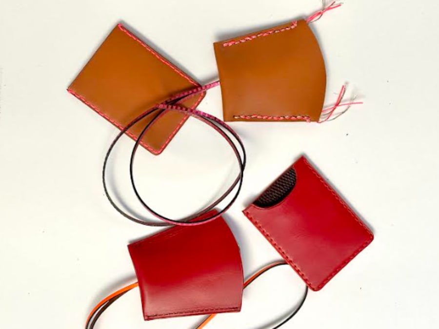 Atelier maroquinerie création d'un set d'accessoires à Paris 