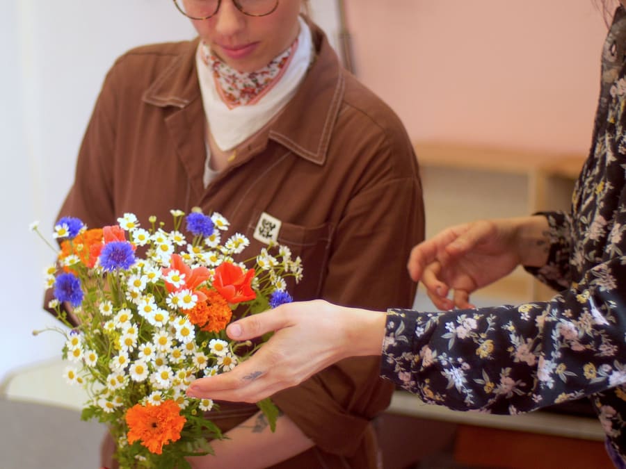 Fresh flower bouquet workshop in Paris 19th district
