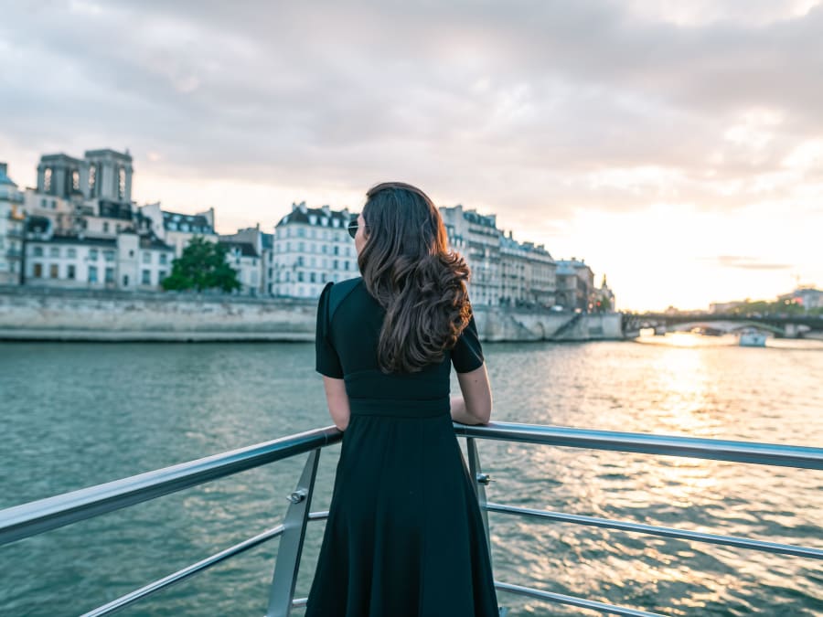 Croisière promenade sur la Seine par les Bateaux-Mouches Paris
