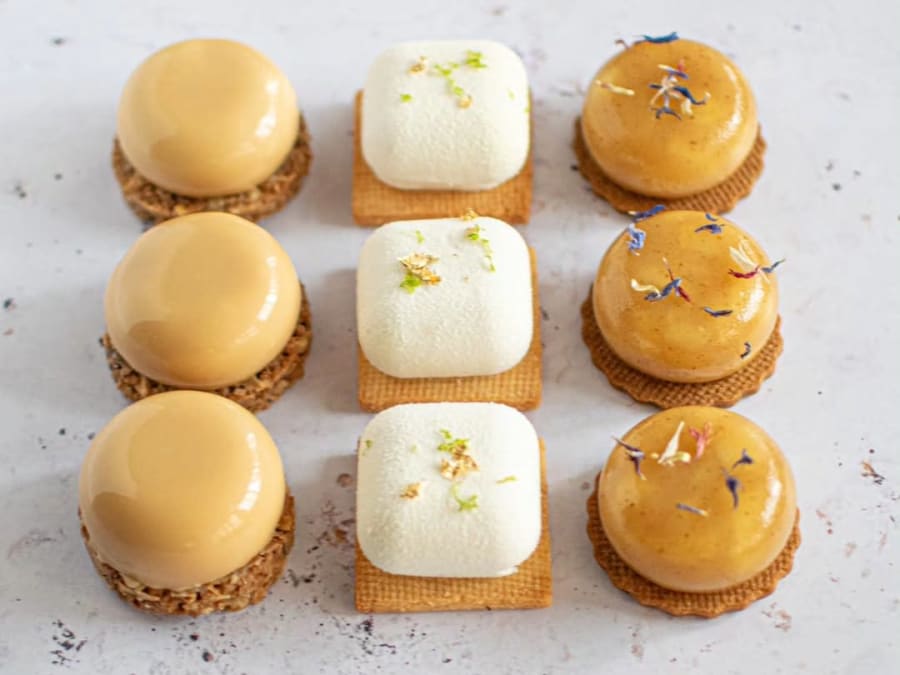 Sweet mignardises workshop in Paris 17th district