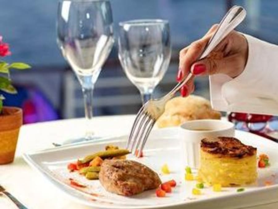 Prestige dinner cruise on the Seine