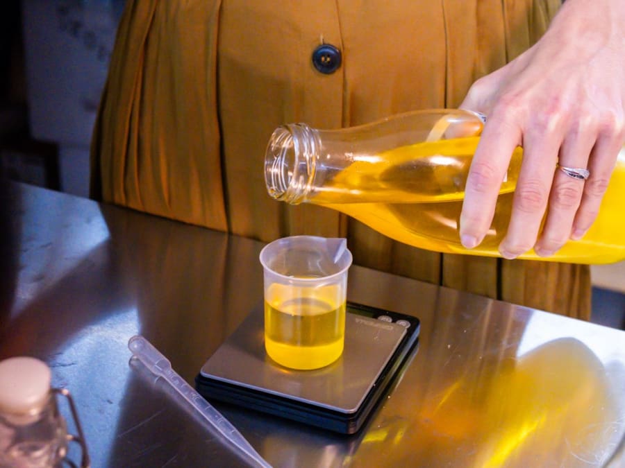 Taller de saponificación en frío de jabón sólido en Poligny (39)