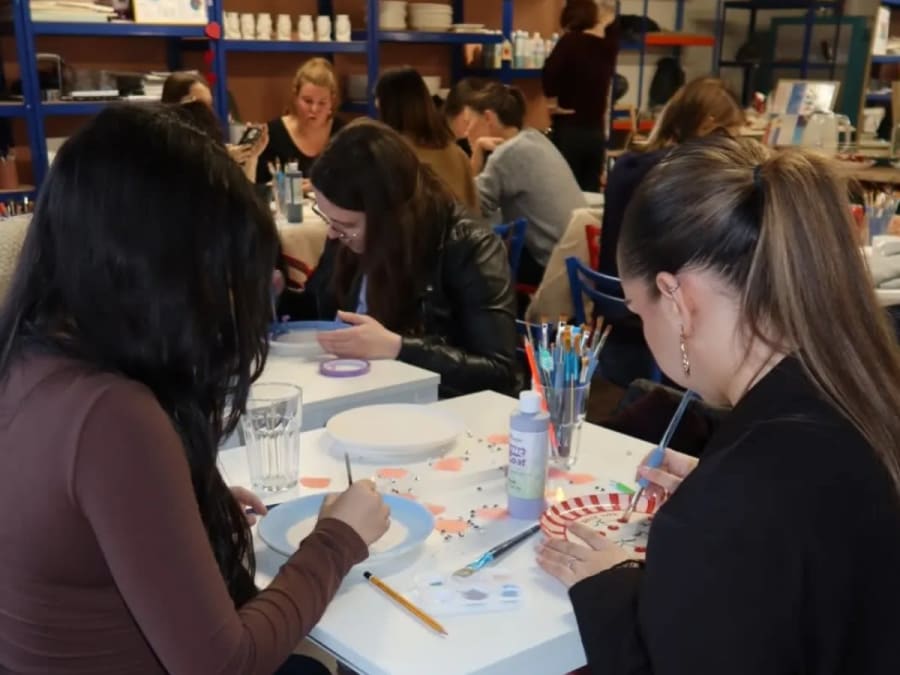 Team Building Atelier peinture sur céramique à Paris 13ème