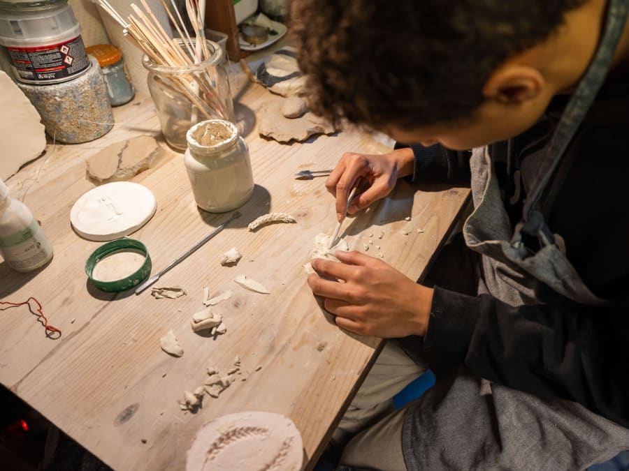 Initiation à la bijouterie et céramique à Paris 18ème