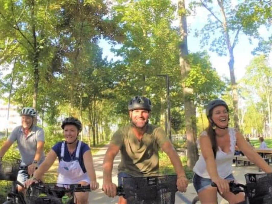 Visita guiada en bicicleta: de Reims a los viñedos de Champaña (