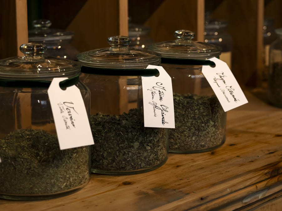 Gin tasting and tour in English in Paris 1st district