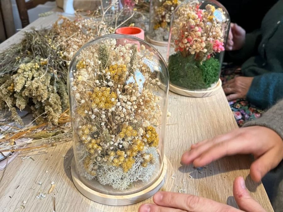 Taller de campanillas de flores secas en el distrito 14 de París