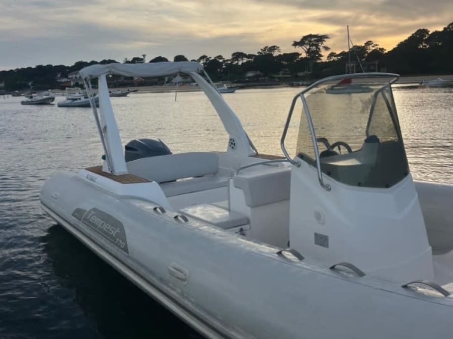 Boat rental for 16 people in Lège-Cap-Ferret (33)