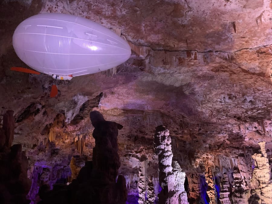 Balloon flight in the Grotte de la Salamandre (30)