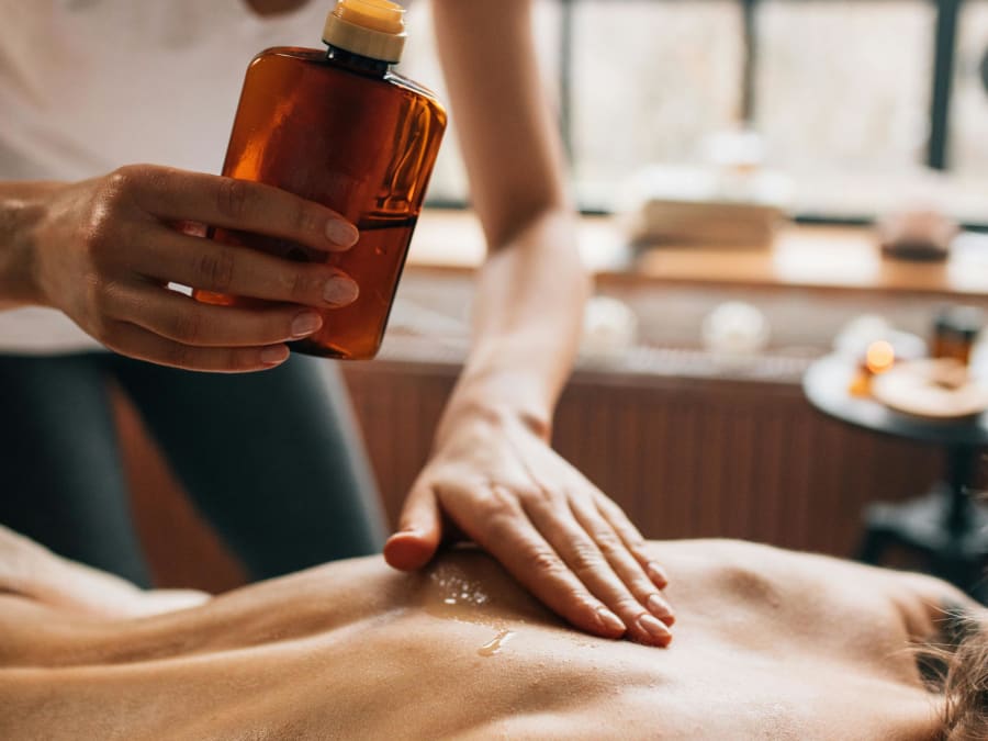 Massage aux huiles de Carthame à Paris 11ème 