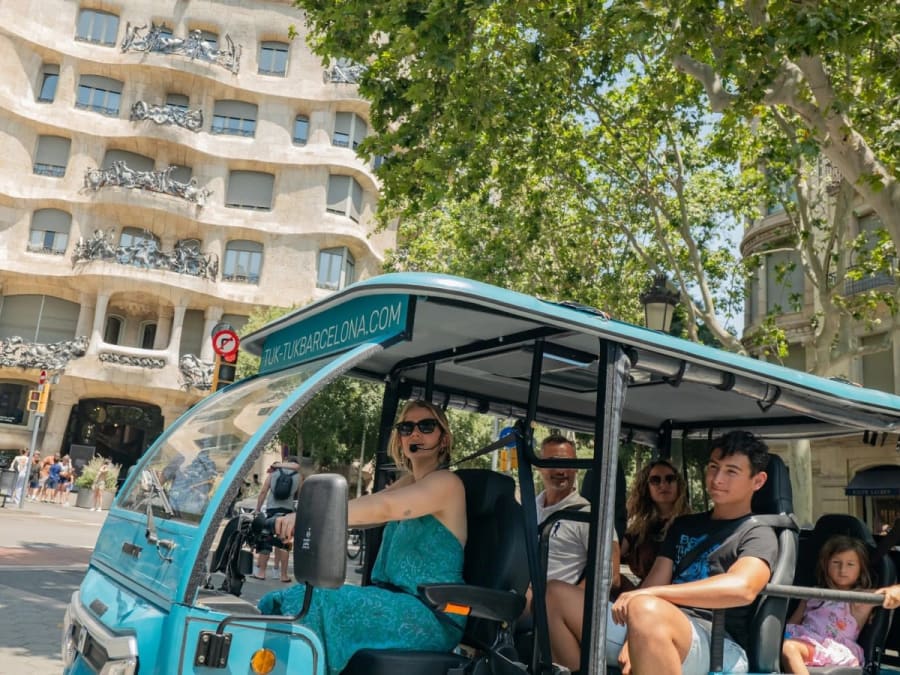 Recorrido por la ciudad en tuk-tuk privado en Barcelona - 1 h