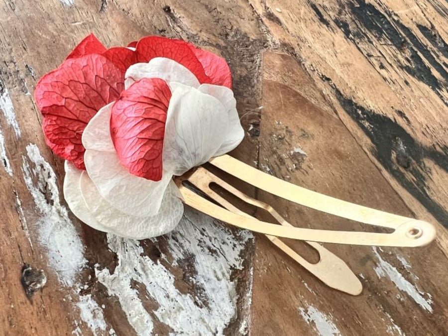 Flower jewelry workshop in Paris 15th arrondissement