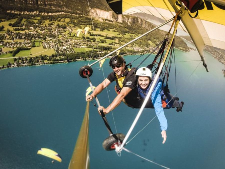 Survol Du Lac D'annecy En Deltaplane (74)