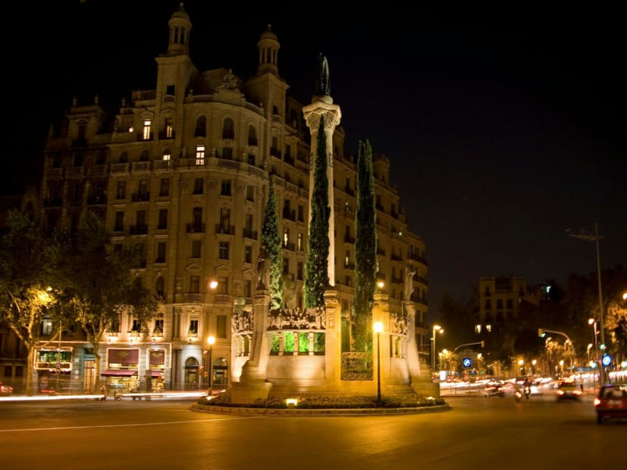  Guided night bus tour of Barcelona