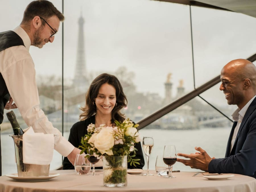 Dîner croisière et musique sur les Bateaux-Mouches à Paris