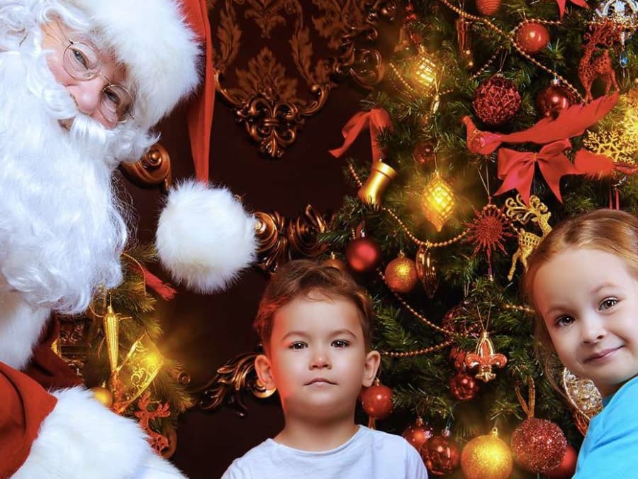 Animation Arbre De Noel En Entreprise A La Rochelle Funbooker