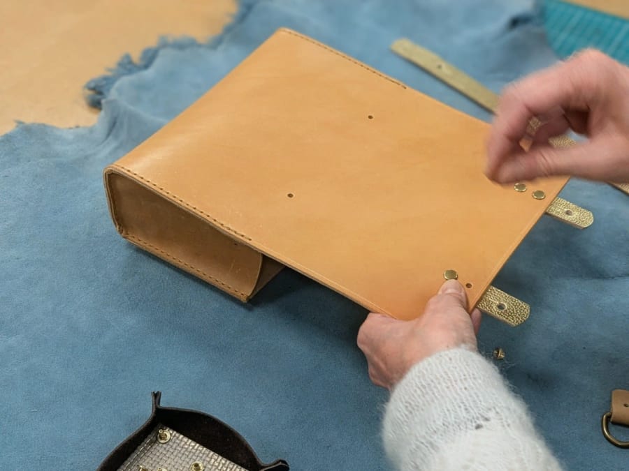 Workshop: een leren schoudertas maken in de buurt van Angers (49)