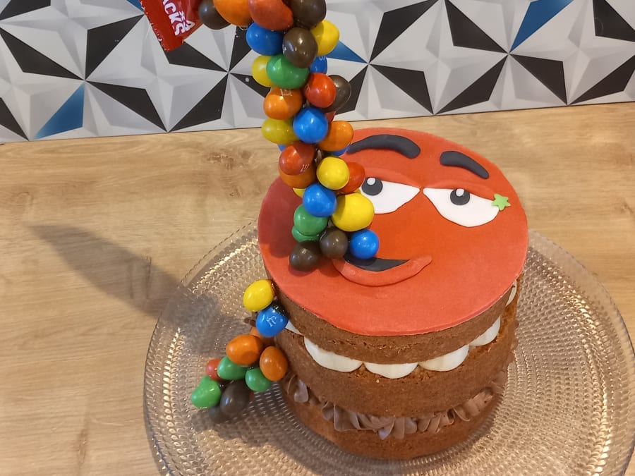 Atelier pâtisserie d'un Gravity Cake à Lorleau (27)
