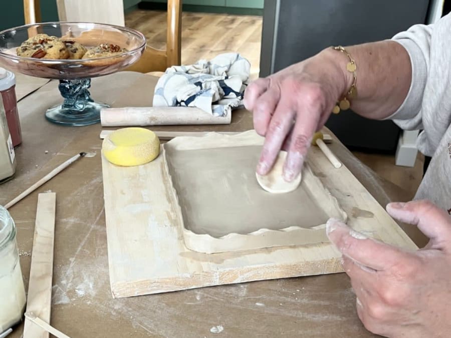 Atelier modelage sur céramique à Clarensac (30)