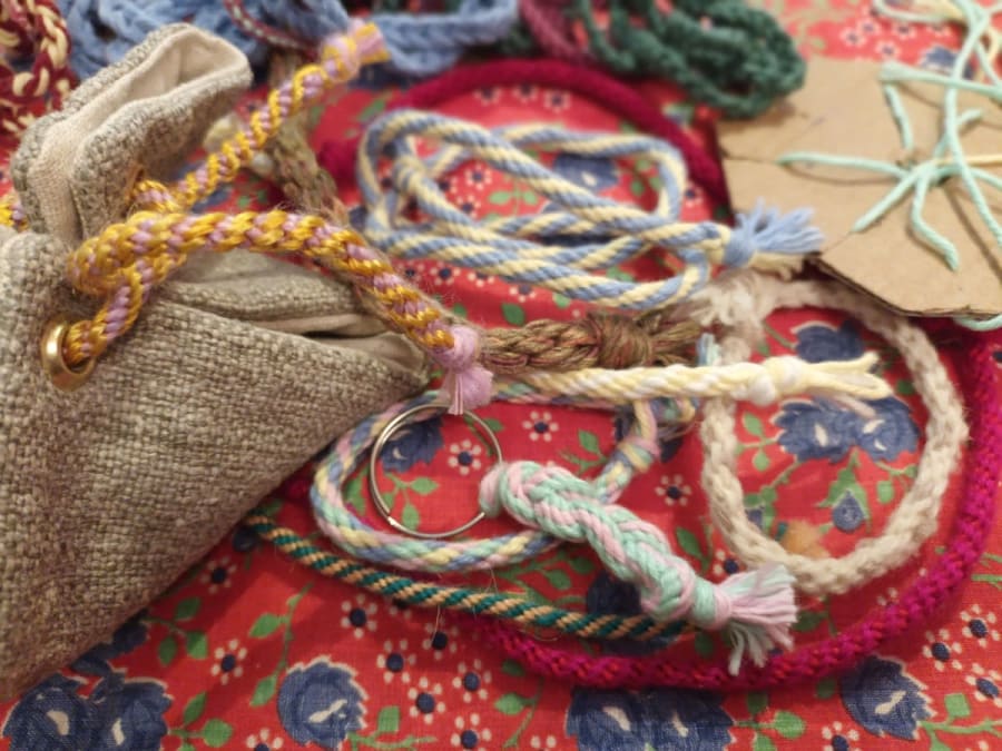 Kumihimo duo bracelet workshop in Paris 20th district