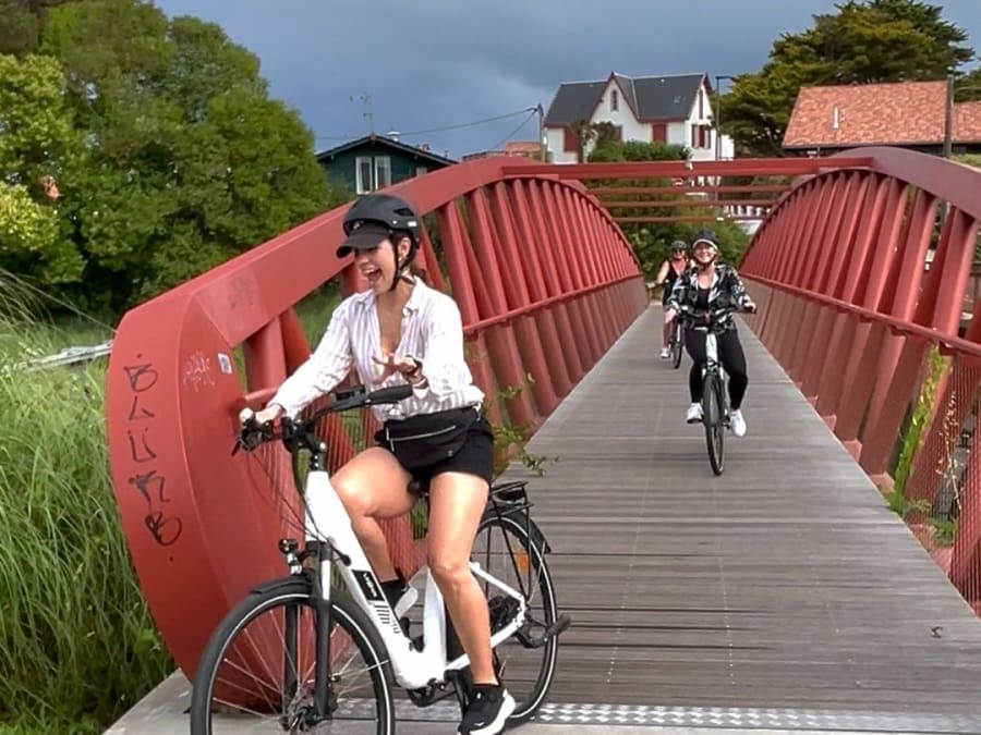 Paseo guiado en bicicleta eléctrica por la costa vasca en Biarri