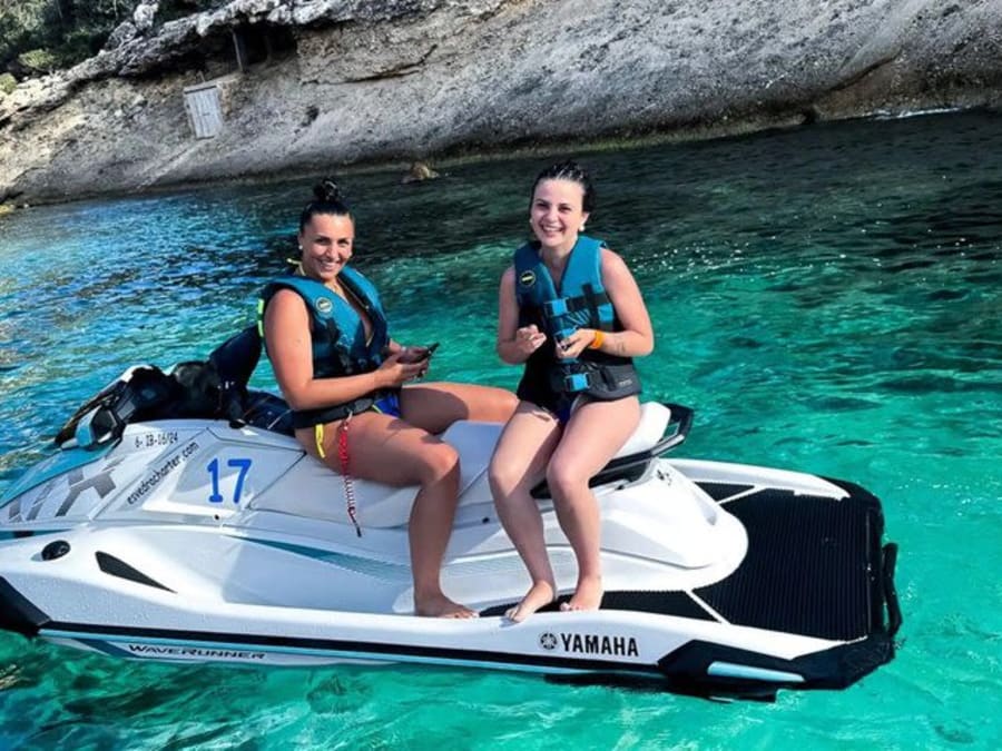 Giro in moto d'acqua a Cala Comte con partenza da San Antonio, Ibiza