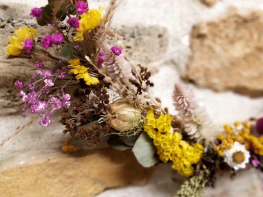 Taller de coronas de flores desgarradas en el distrito 4 de Lyon