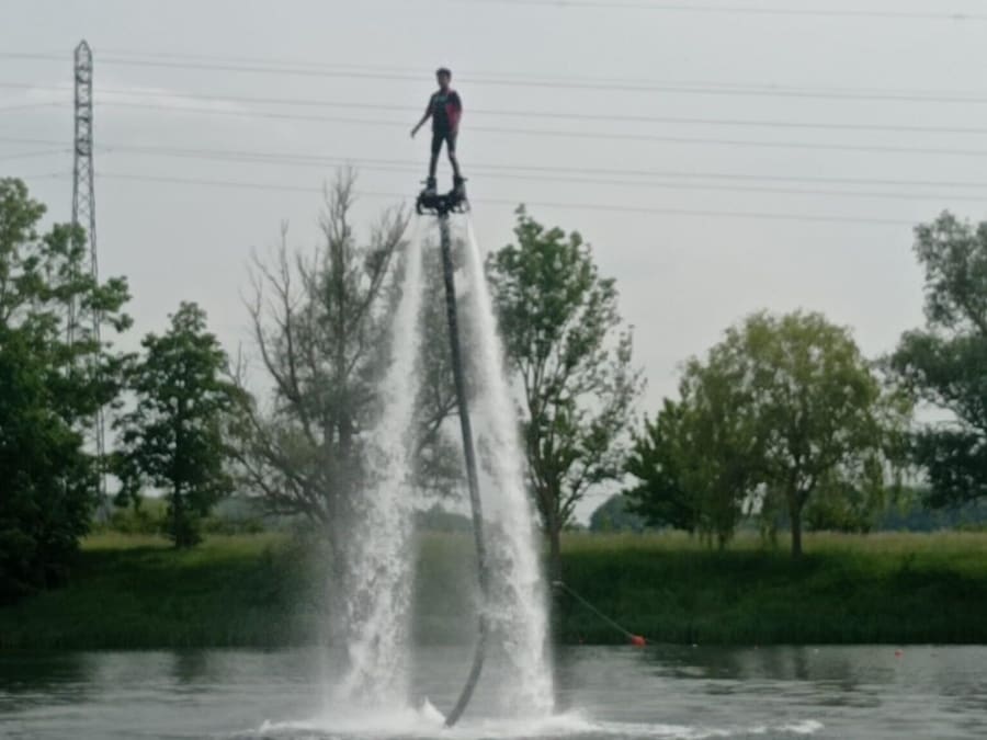Iniciación al Flyboard en Varennes-sur-Seine (77)