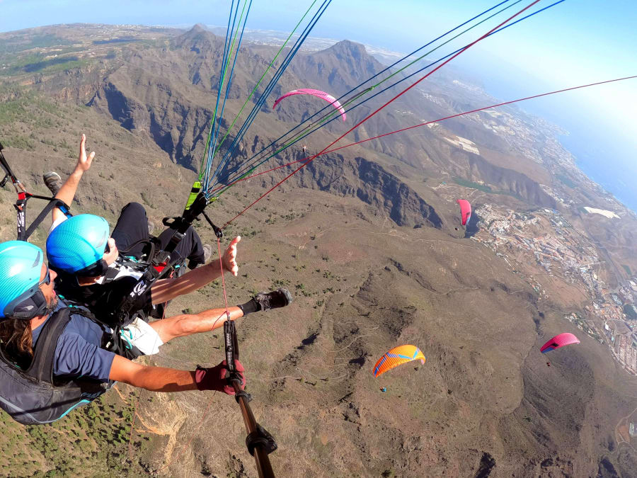 Vuelo de alto rendimiento en parapente tándem en Adeje, Tenerife