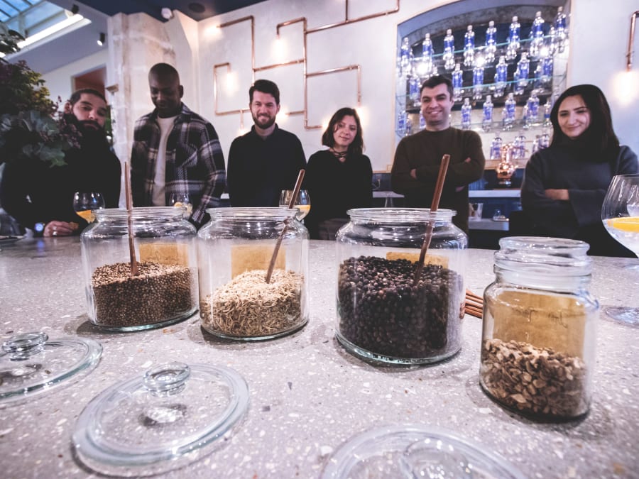 Atelier de distillation de gin en anglais à Paris 1er